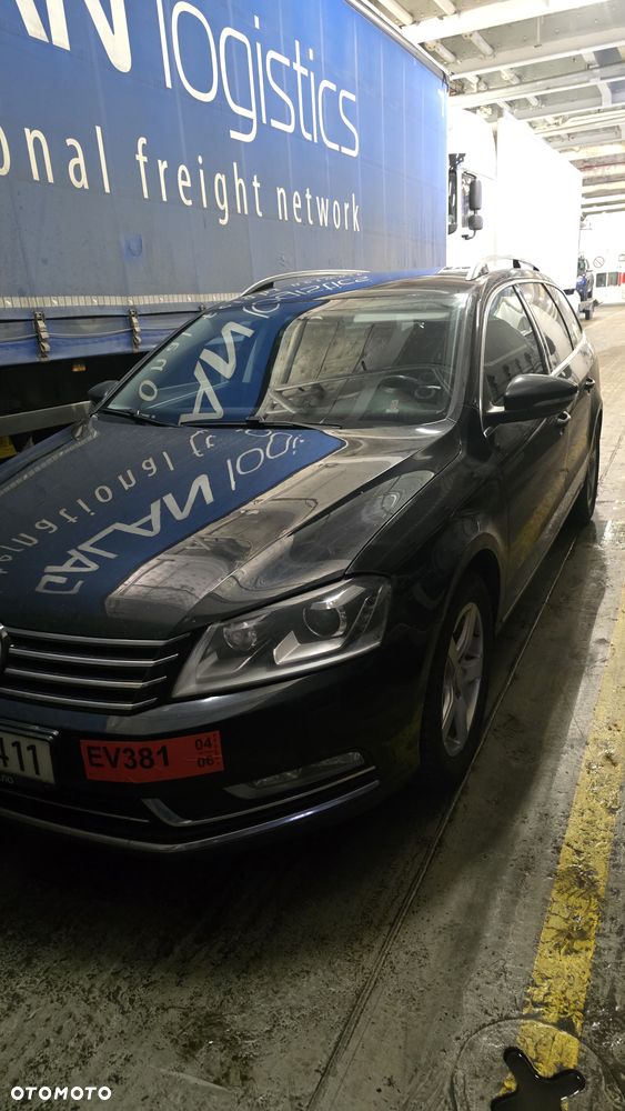 Volkswagen Passat 1.6 TDI DPF BlueMot Comfortline - 12