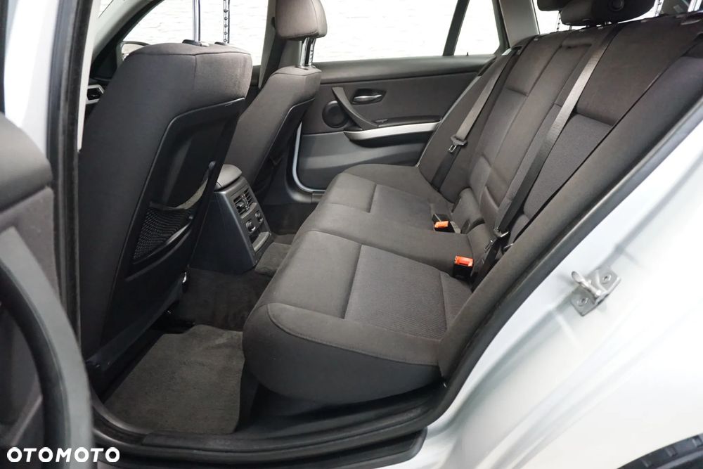 BMW Seria 3 318d - 25