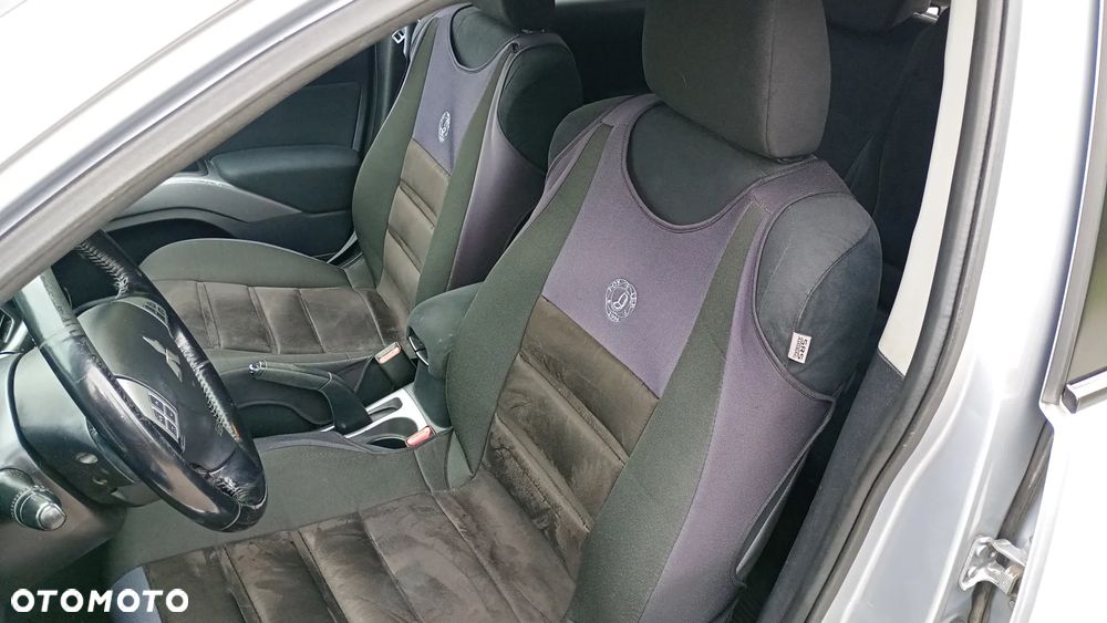 Mitsubishi Outlander - 12