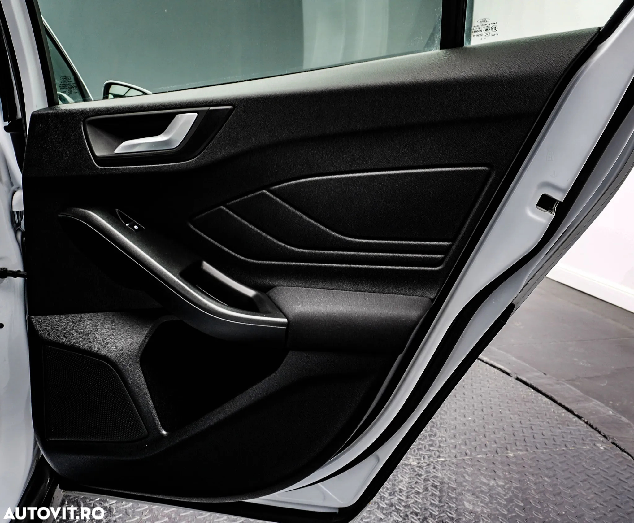 Ford Focus 1.0 EcoBoost Titanium Business - 24