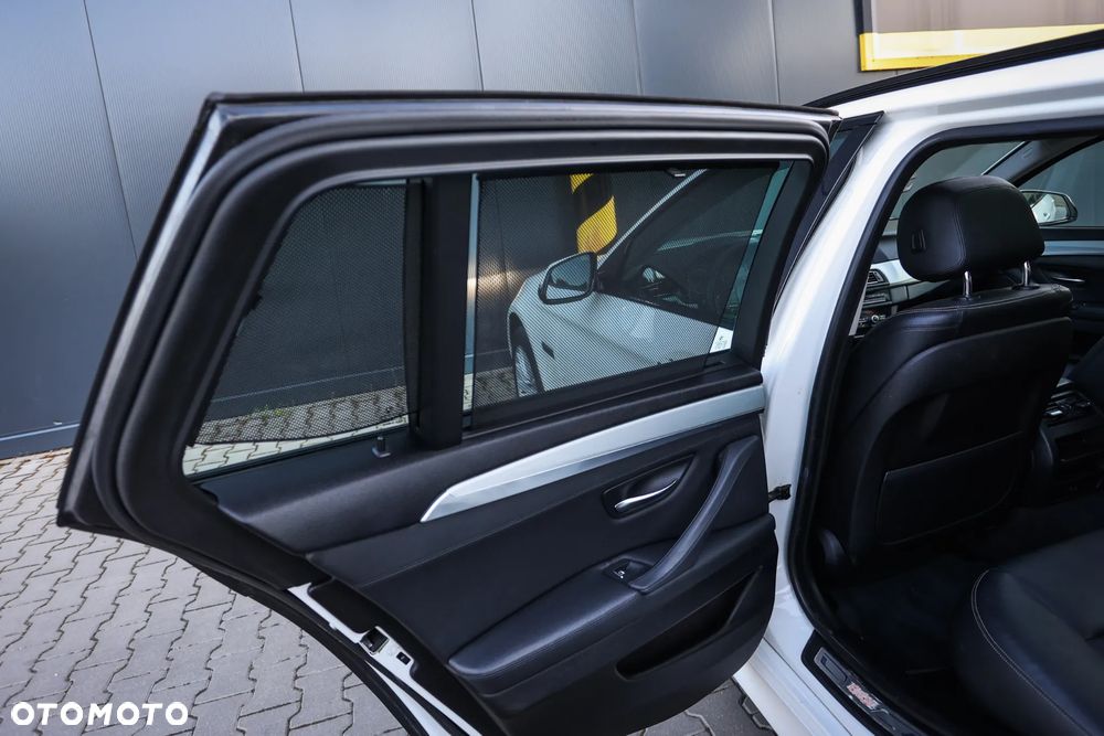 BMW Seria 5 525d xDrive Sport-Aut Modern Line - 21