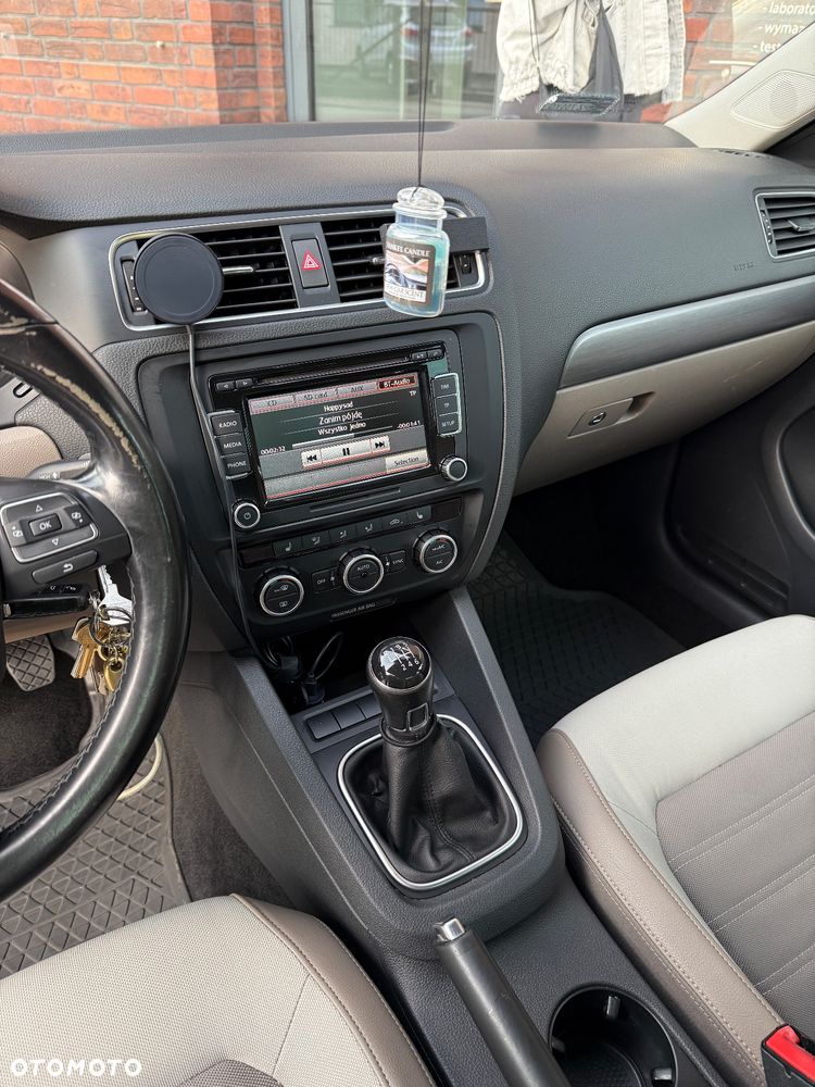 Volkswagen Jetta 2.0 TDI Comfortline - 14