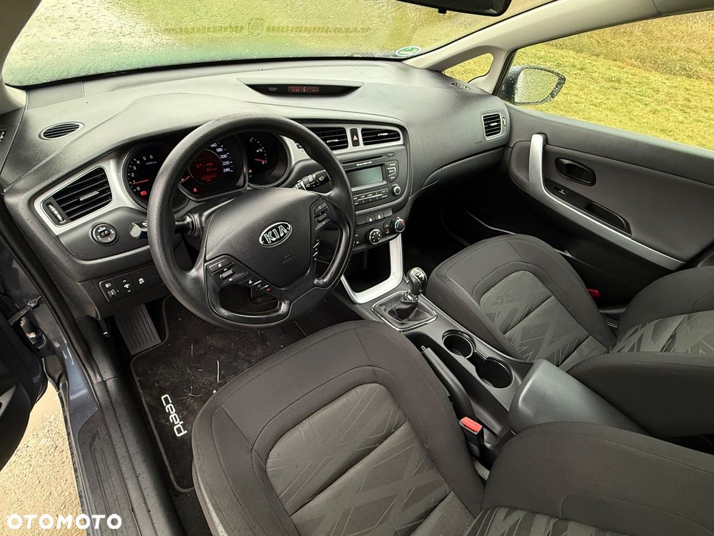 Kia Ceed 1.6 CRDi 128 Dream Team Edition - 8