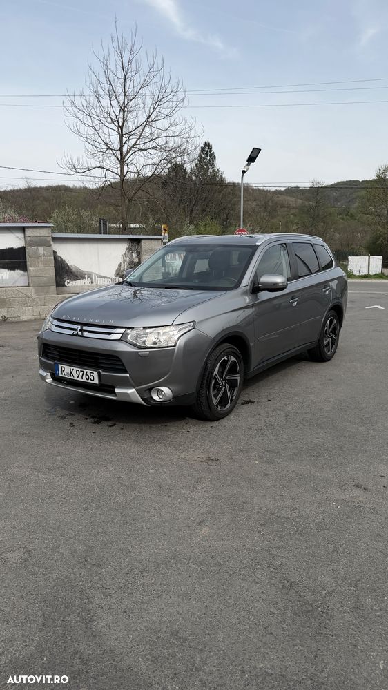 Mitsubishi Outlander - 1