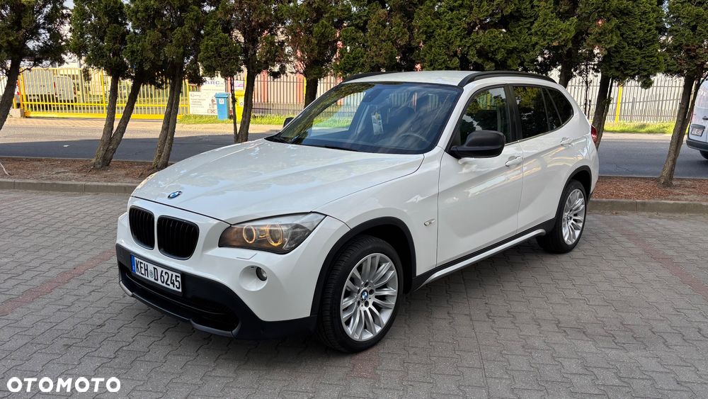 BMW X1 xDrive28i Sport Line - 1