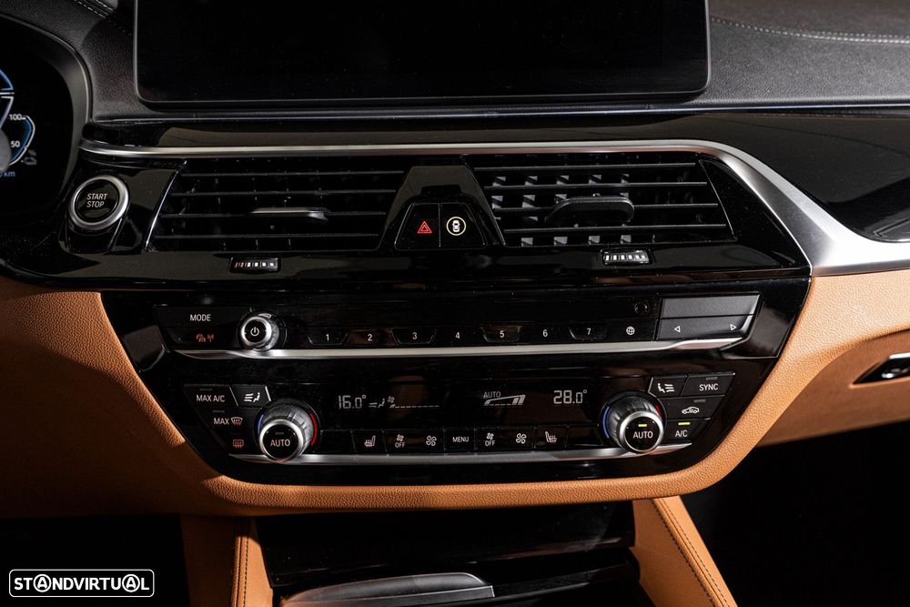 BMW 520 e Line Luxury - 22