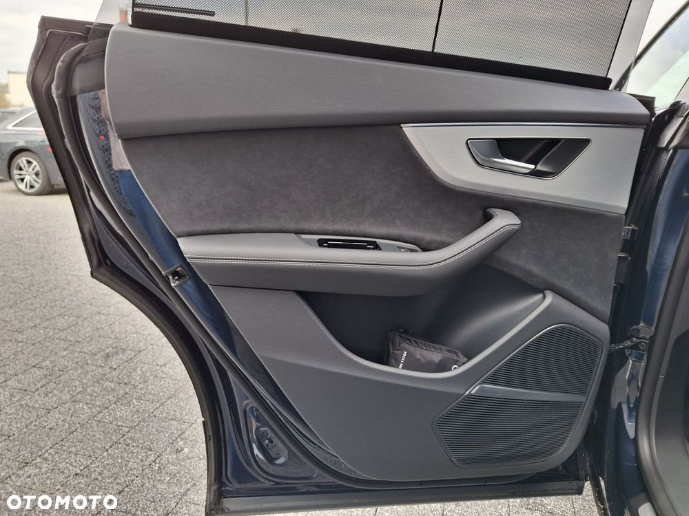 Audi Q8 - 12