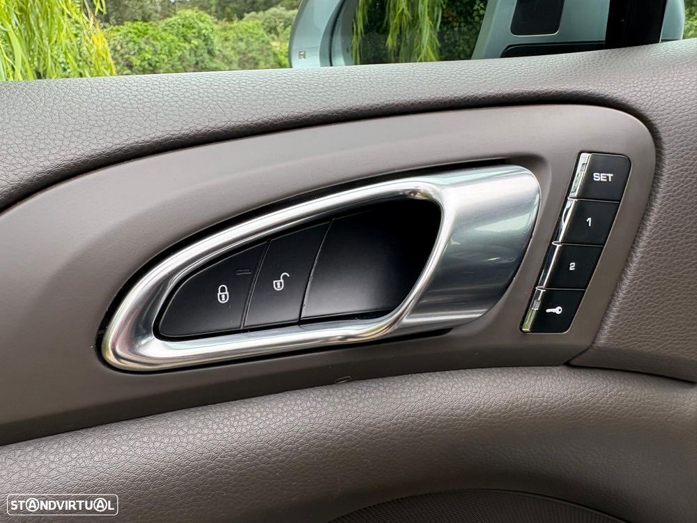 Porsche Cayenne Platinum Edition - 17
