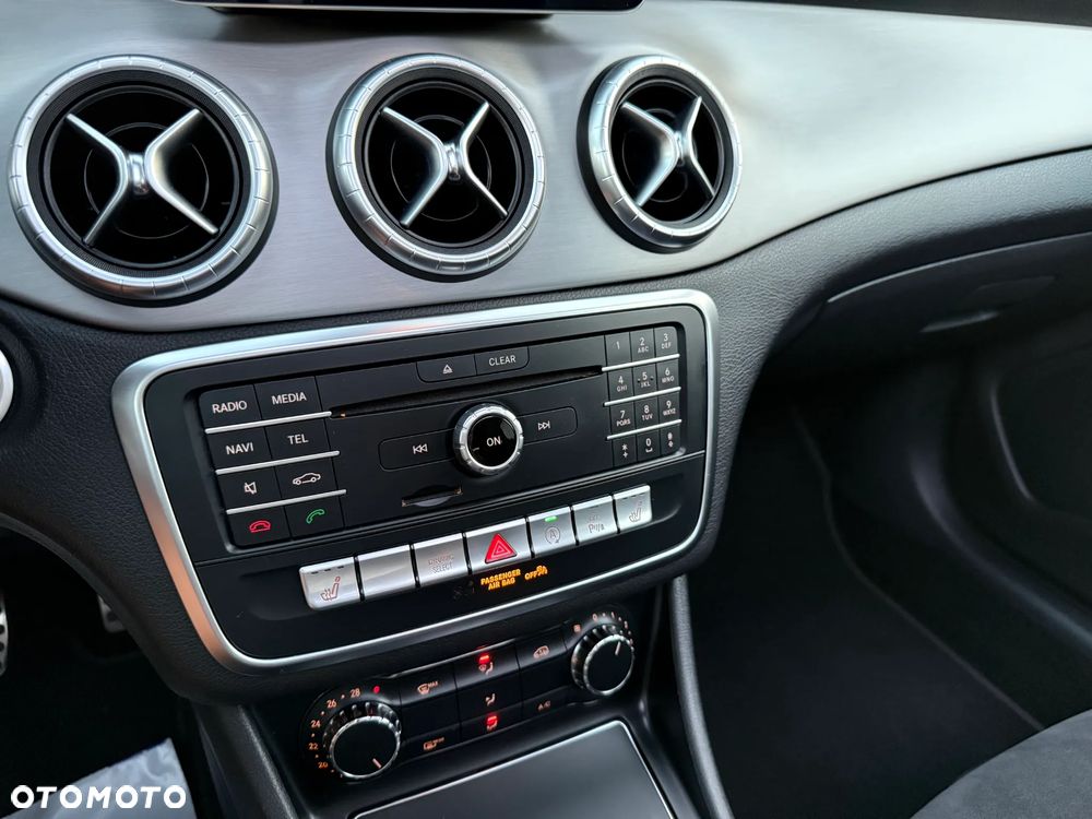 Mercedes-Benz CLA 180 7G-DCT AMG Line - 12