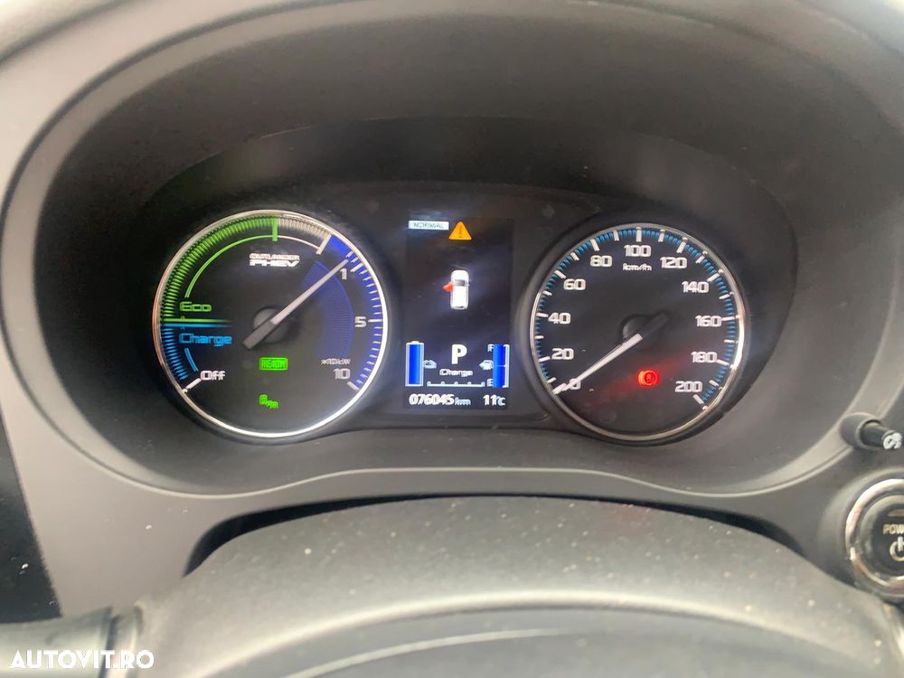 Mitsubishi Outlander - 12