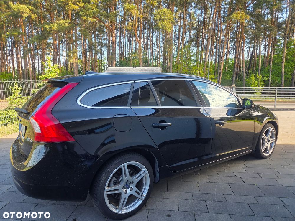 Volvo V60 D4 Geartronic Summum - 11