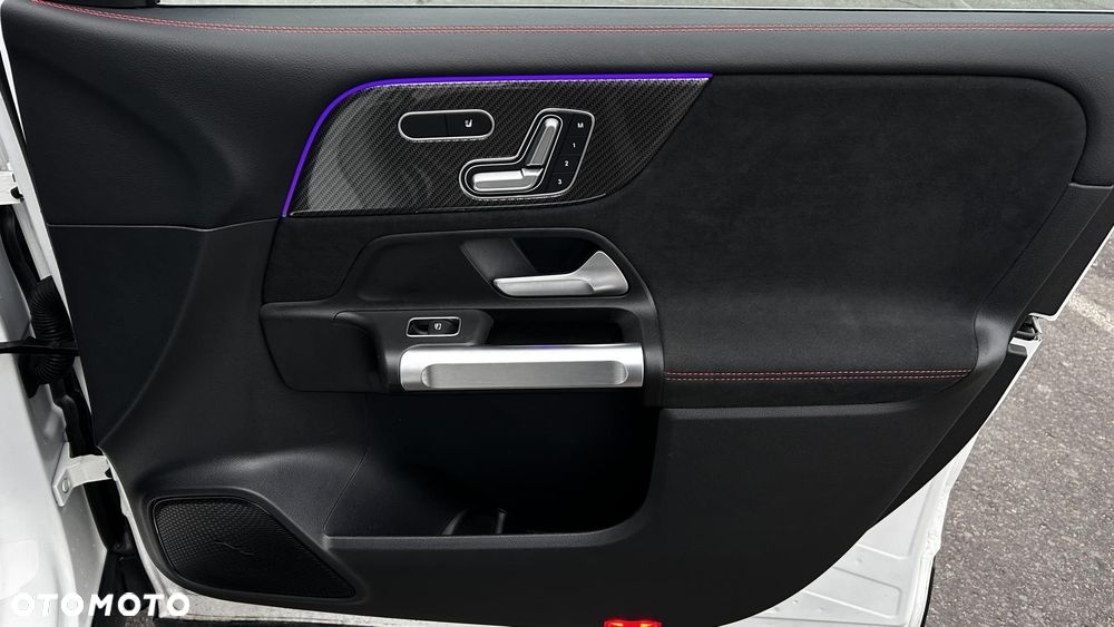 Mercedes-Benz GLB - 22