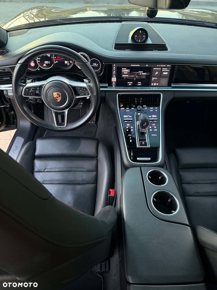 Porsche Panamera 4S - 24