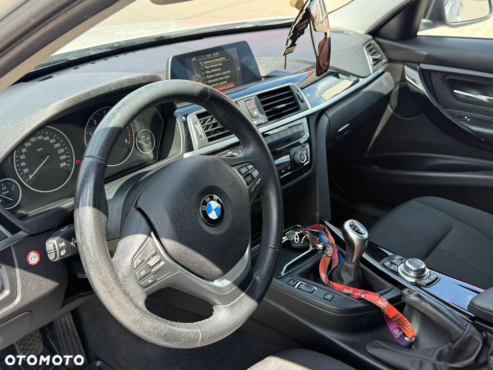 BMW Seria 3 318d M Sport Shadow - 25