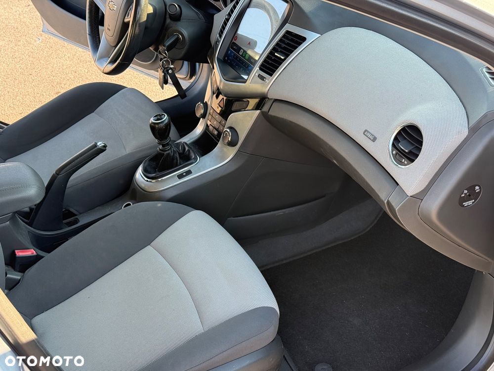 Chevrolet Cruze 1.6 - 18