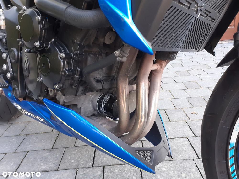 Suzuki GSX - 21