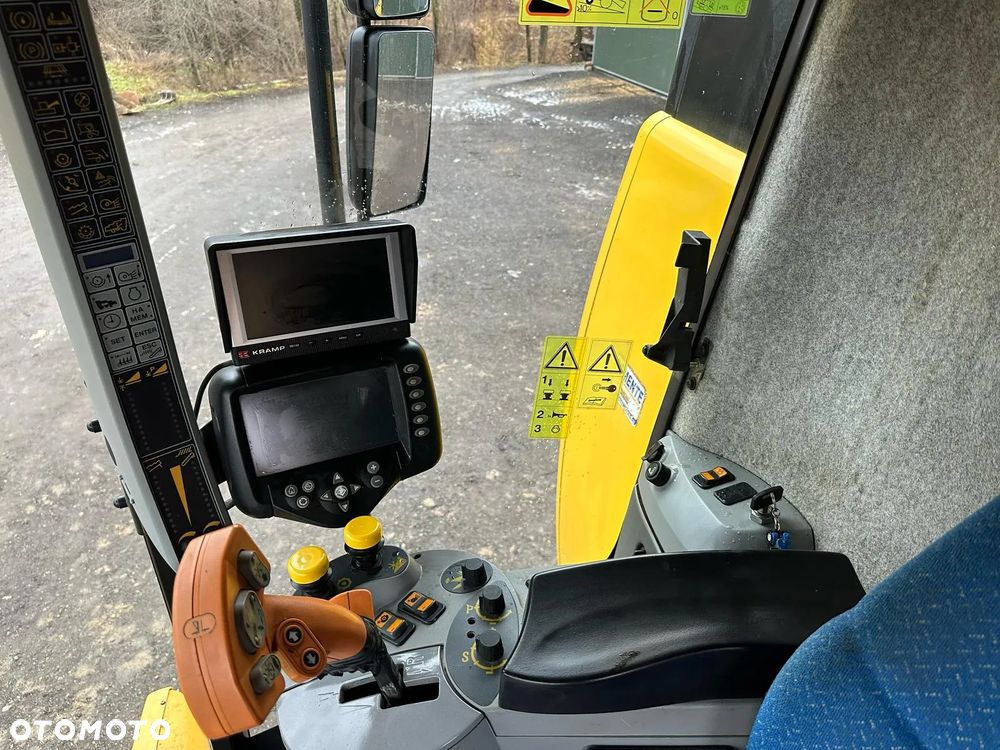 New Holland CSX 7060 - 9