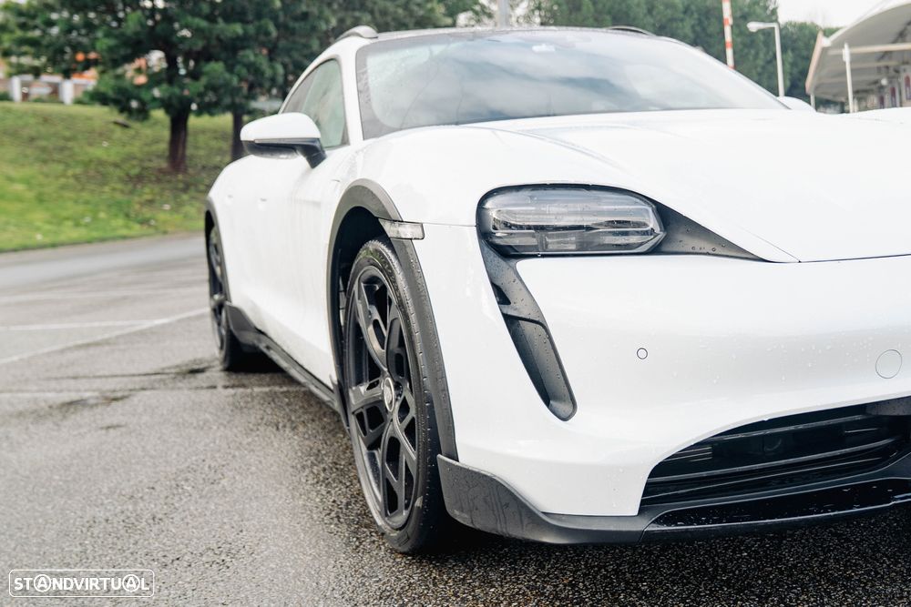 Porsche Taycan Cross Turismo 4 - 2
