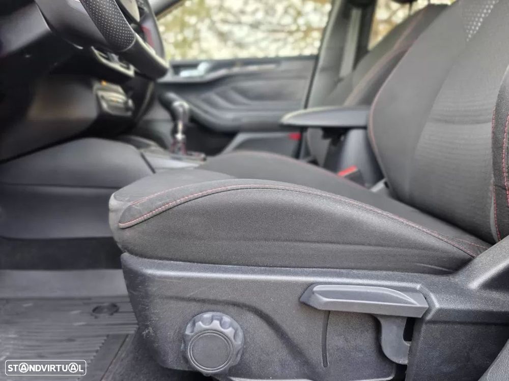 Ford Focus 1.0 EcoBoost MHEV ST-Line - 25