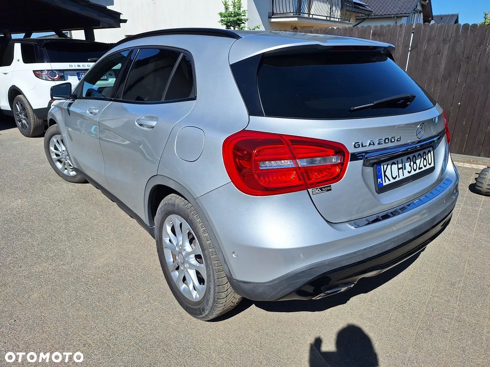 Mercedes-Benz GLA 200 d - 5