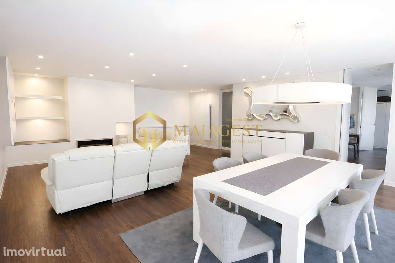 Viver Junto ao Mar T3 Espaçoso com 220 m² na Praia de Lavadores - Grande imagem: 2/12