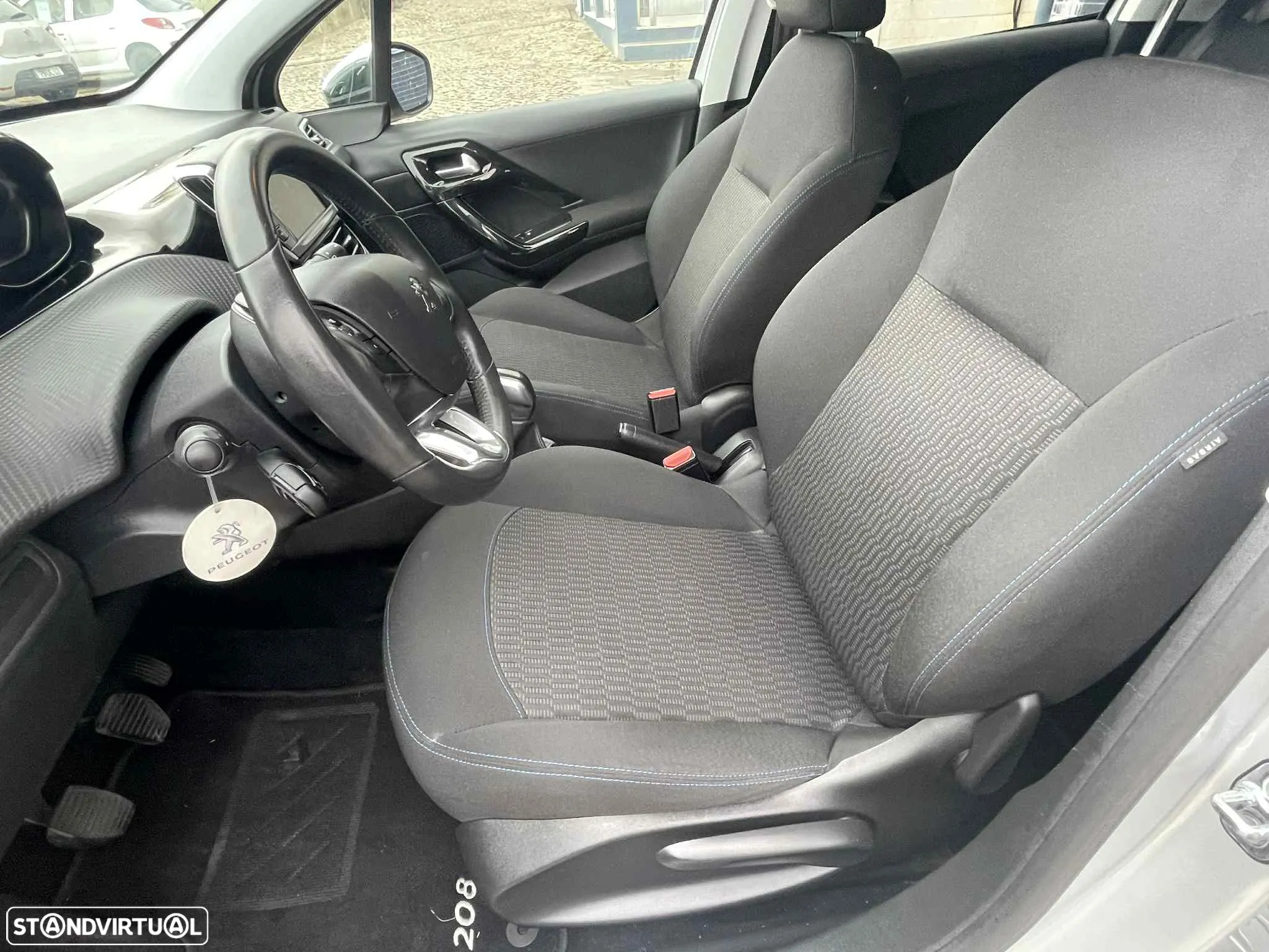 Peugeot 208 1.2 PureTech Style - 13