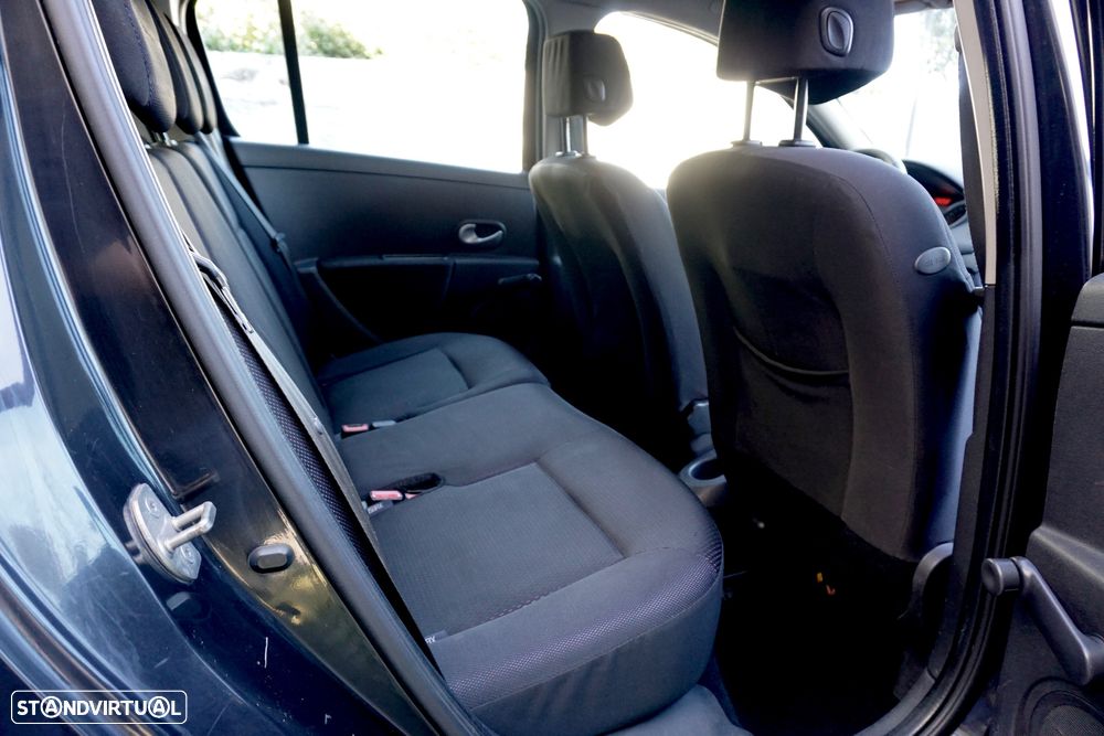 Renault Clio 1.2 16V Confort - 9