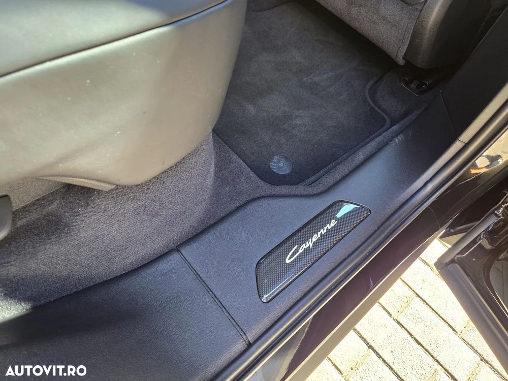 Porsche Cayenne Coupe GTS Tiptronic S - 22