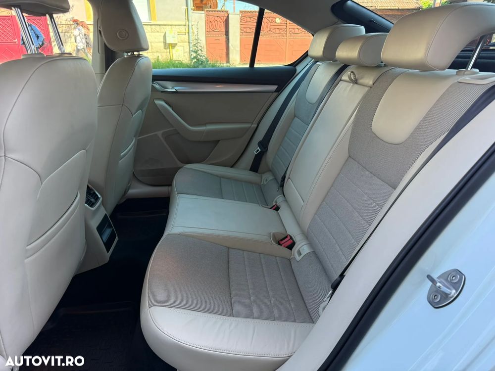 Skoda Octavia 2.0 TDI DSG Style - 17