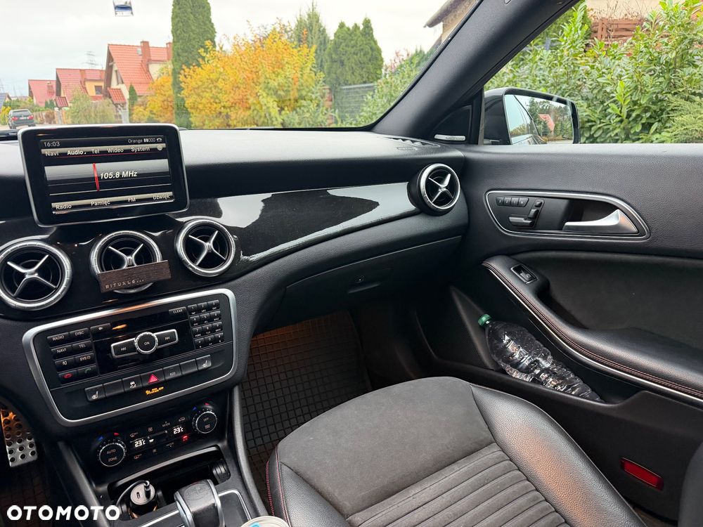 Mercedes-Benz CLA 45 AMG 4Matic 7G-DCT - 28