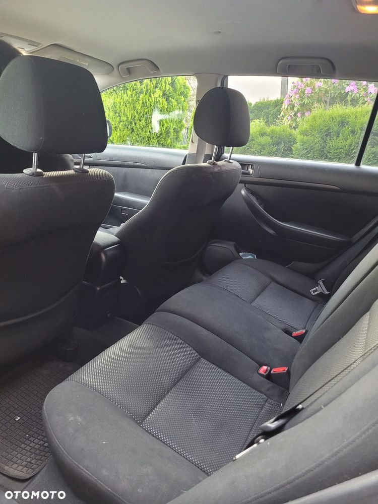 Toyota Avensis 1.8 VVT-i Sol - 8