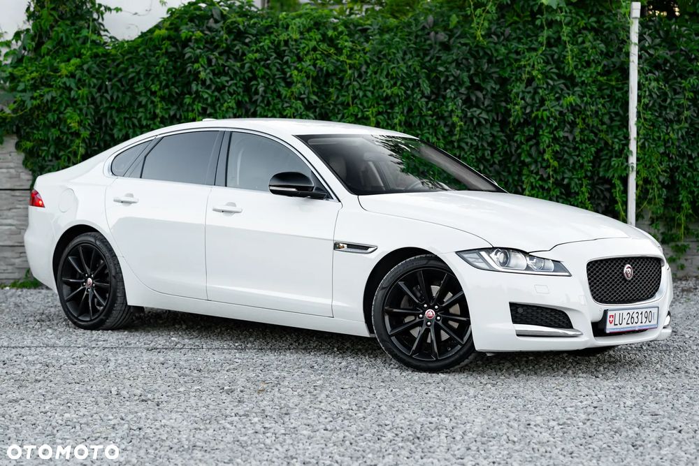 Jaguar XF 20d Prestige - 4
