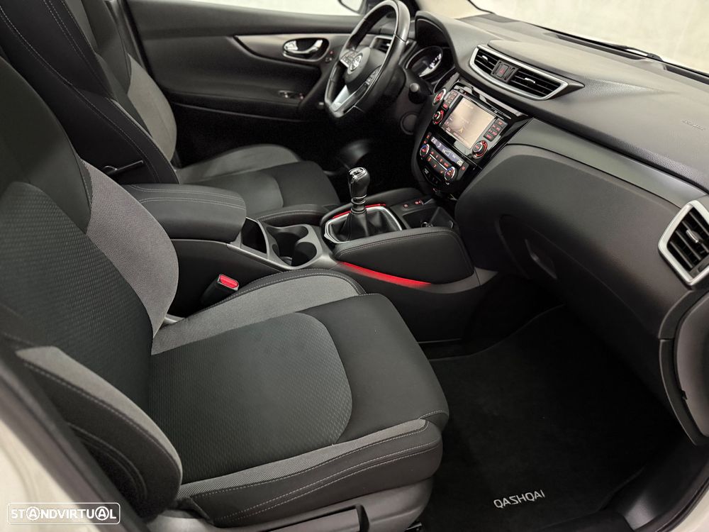 Nissan Qashqai 1.5 dCi N-Connecta 18 - 32