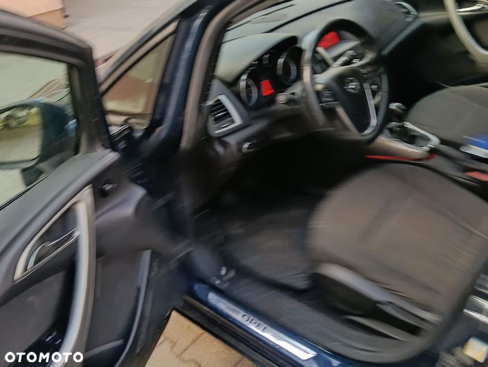 Opel Astra 1.4 Cosmo - 24