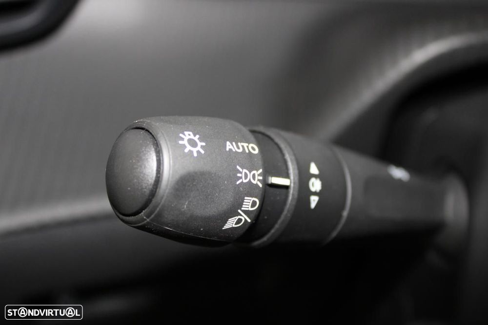 Peugeot e-2008 50 kWh GT - 17