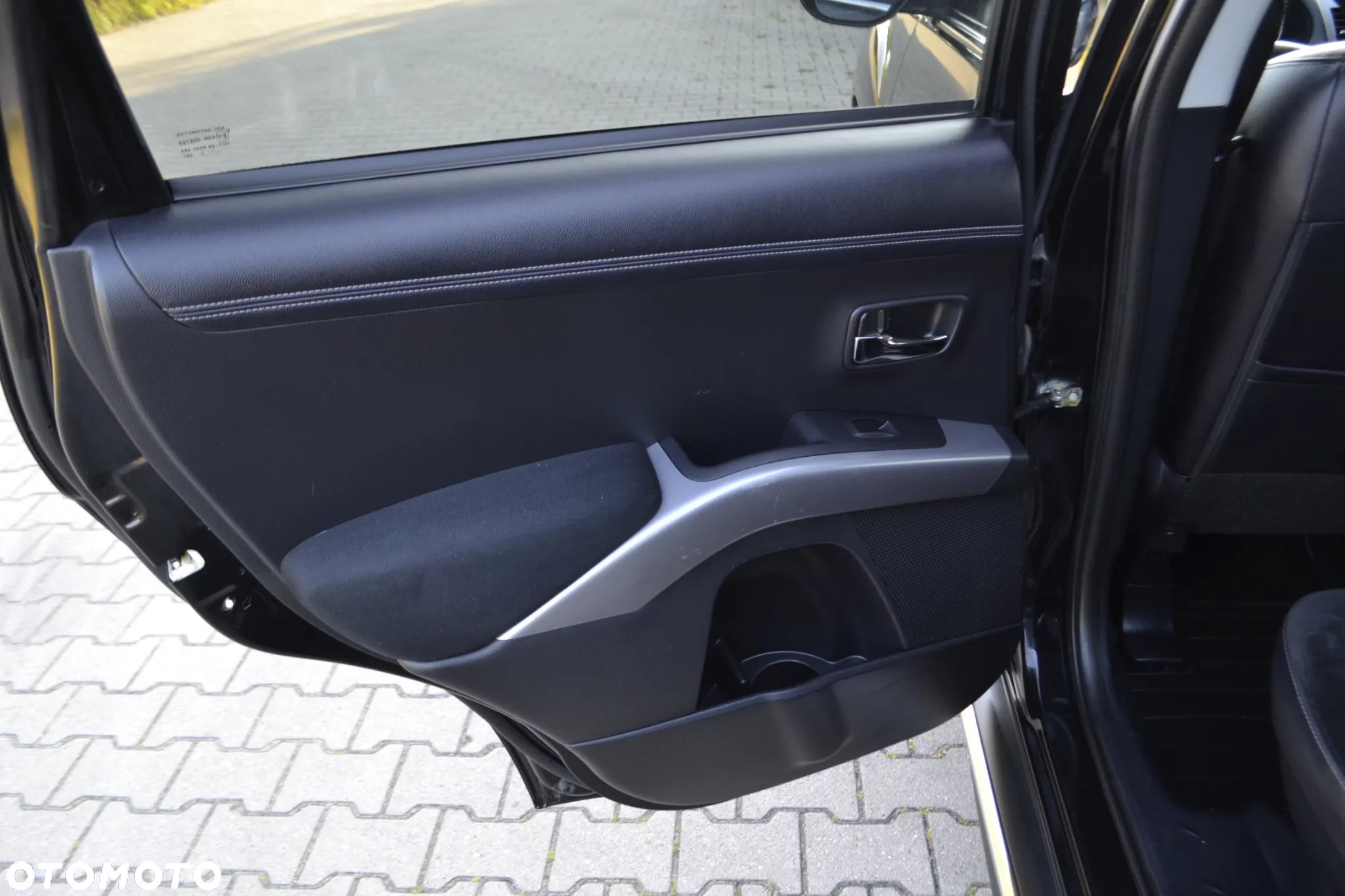 Mitsubishi Outlander 2.0 Intense 2WD EU5 - 17