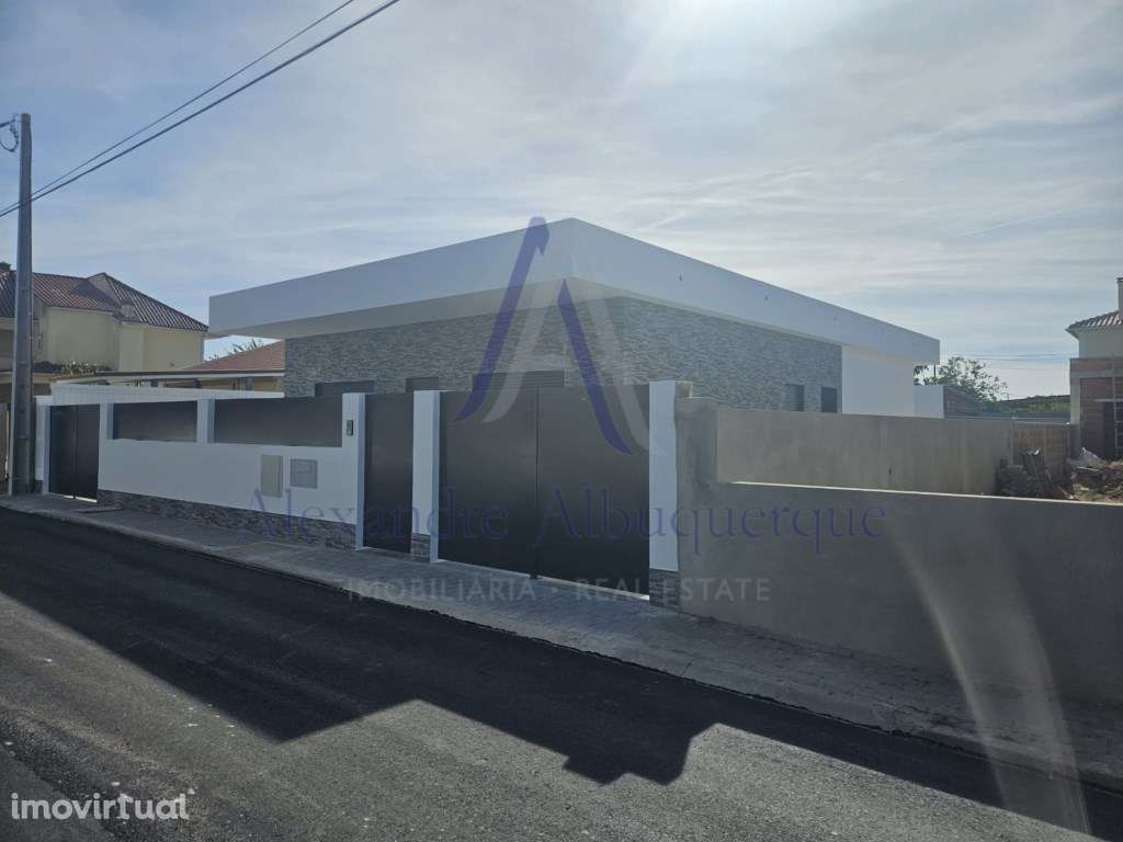 Moradia T4 Térrea de Luxo | Fernão Ferro - Grande imagem: 3/31