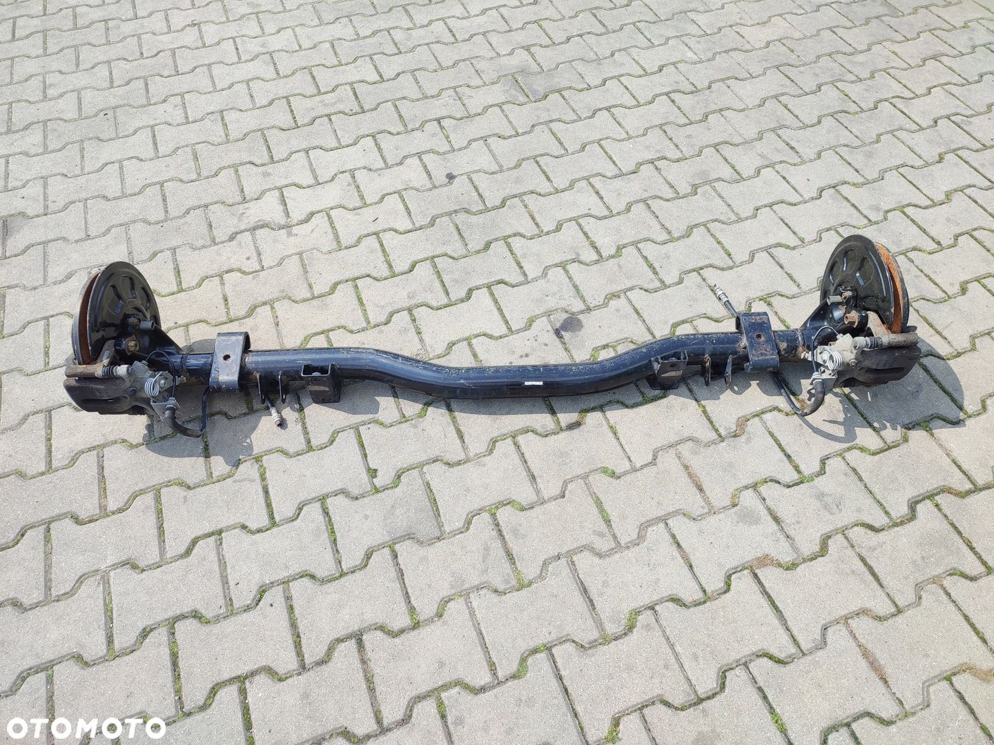 VW CADDY 2K5 BELKA OŚ ZAWIESZENIE TYŁ KOMPLETNE 2K5500051BS - 1