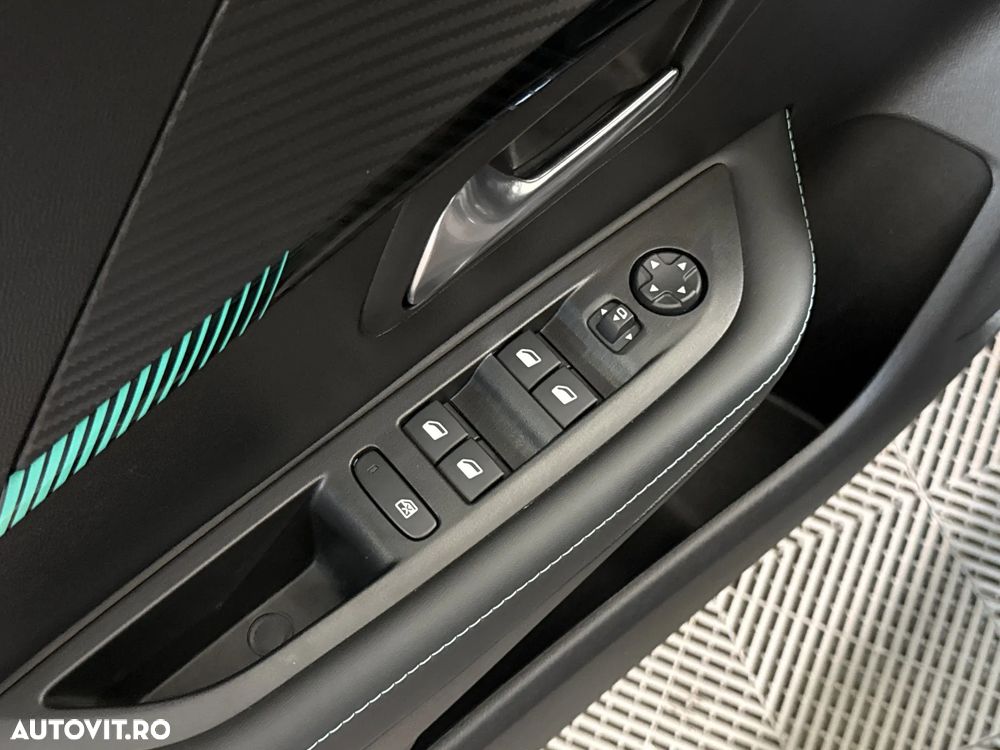 Peugeot 208 - 15