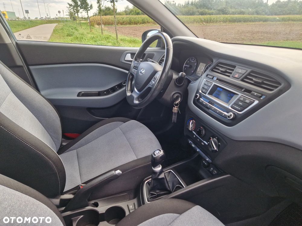 Hyundai i20 - 18