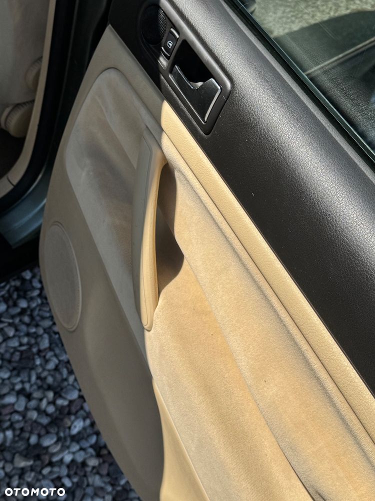 Volkswagen Passat 1.9 TDI Highline - 27