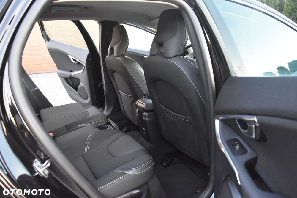 Volvo V40 D2 Drive-E Momentum - 15