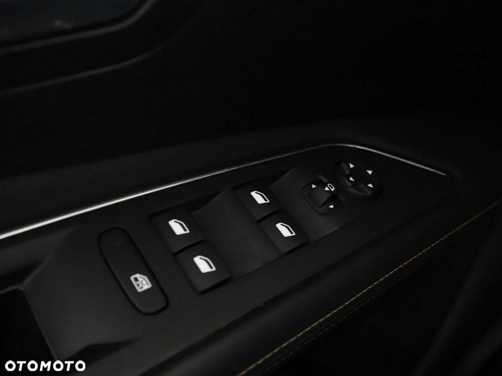 Peugeot 3008 1.2 PureTech Road Trip S&S - 38