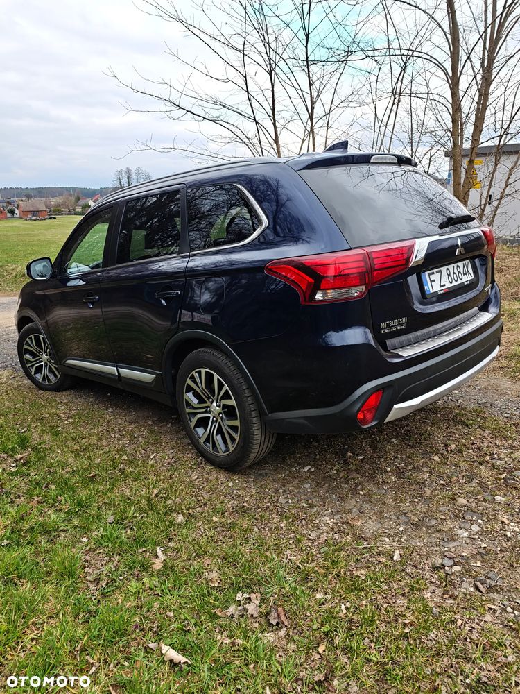 Mitsubishi Outlander 2.0 Intense + Navi 4WD CVT - 28