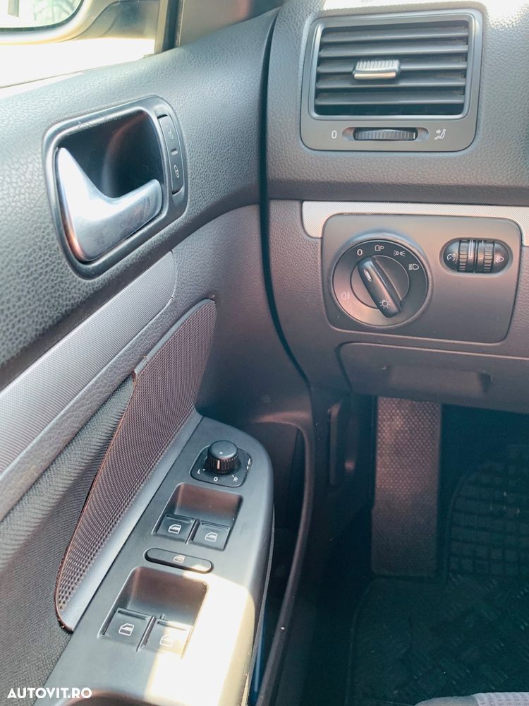 Volkswagen Jetta 1.6 Comfortline - 26