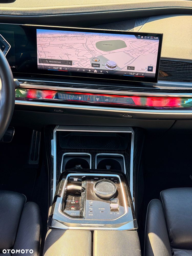 BMW Seria 7 730d xDrive mHEV - 16
