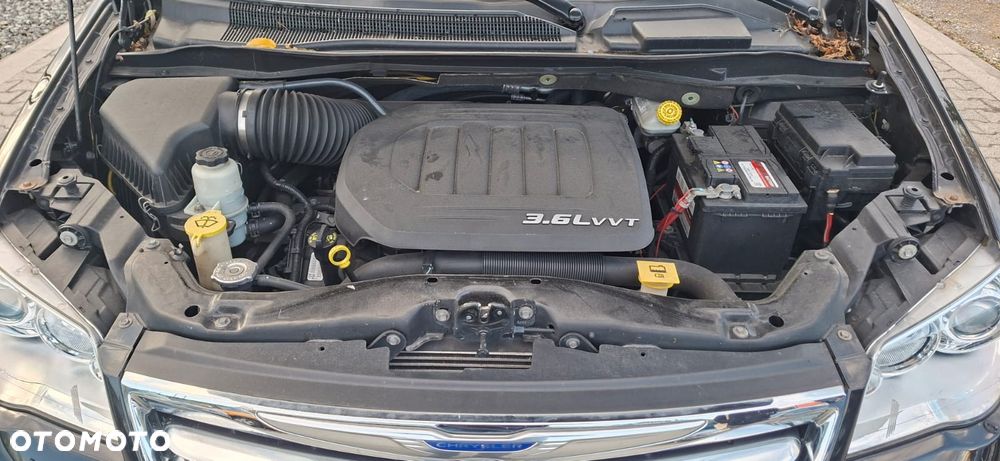 Chrysler Town & Country 3.6 Limited - 31