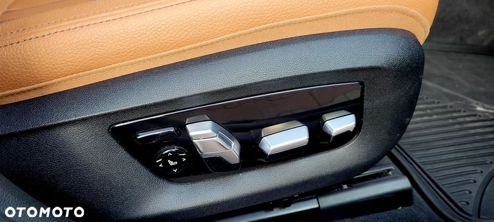BMW Seria 5 540i xDrive - 23