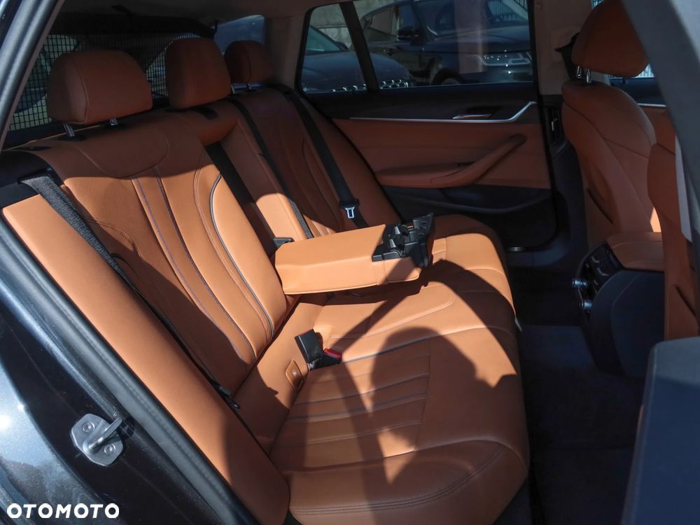 BMW Seria 5 530e Luxury Line sport - 26