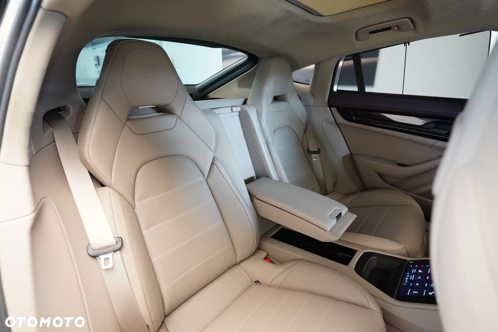 Porsche Panamera - 12